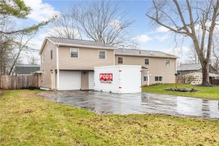 17 Amsden Drive, Henrietta, NY 14623