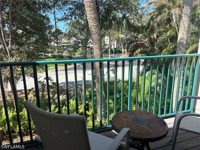 55 Emerald Woods DR C8, Naples, FL 34108