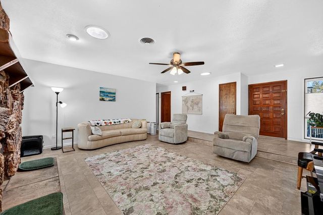 1660 Stabler Ln, Yuba City, CA 95993