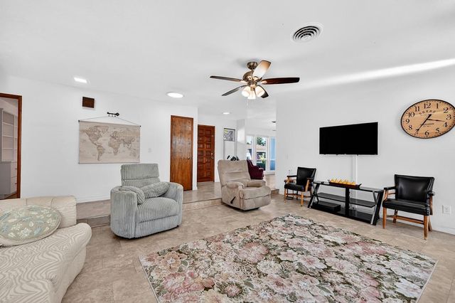 1660 Stabler Ln, Yuba City, CA 95993