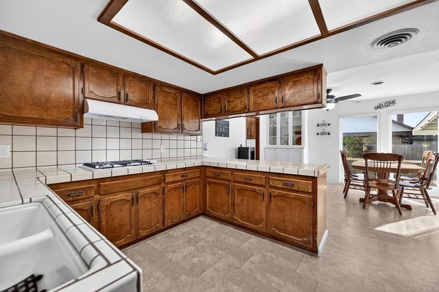 1660 Stabler Ln, Yuba City, CA 95993