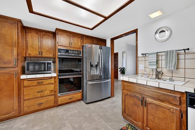 1660 Stabler Ln, Yuba City, CA 95993