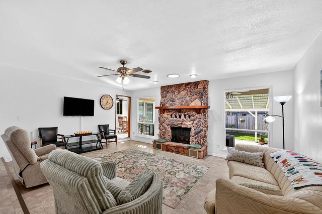 1660 Stabler Ln, Yuba City, CA 95993