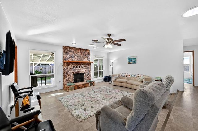 1660 Stabler Ln, Yuba City, CA 95993