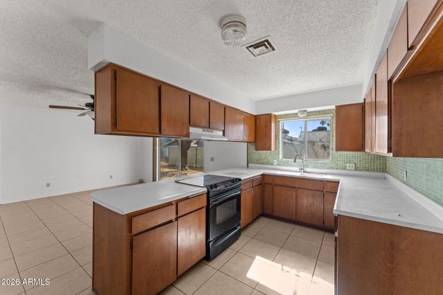 433 N OXBOW Drive, Wickenburg, AZ 85390