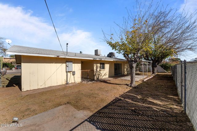 433 N OXBOW Drive, Wickenburg, AZ 85390
