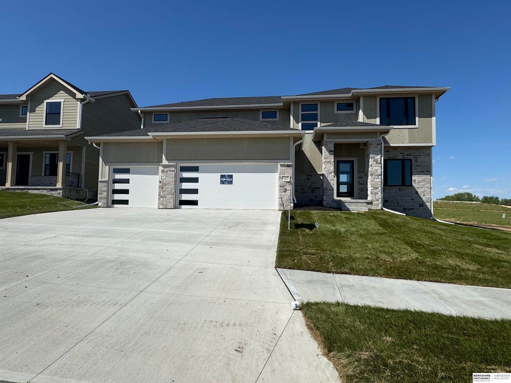 21420 Z Street, Elkhorn, NE 68022