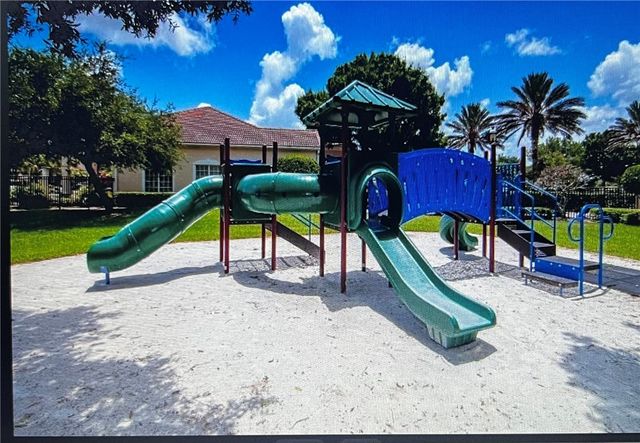 2262 57 Circle 2262, Vero Beach, FL 32966