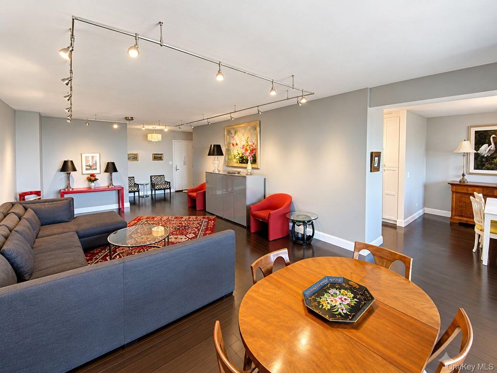 27010 Grand Central Parkway 28H, Floral Park, NY 11005 — photo 4