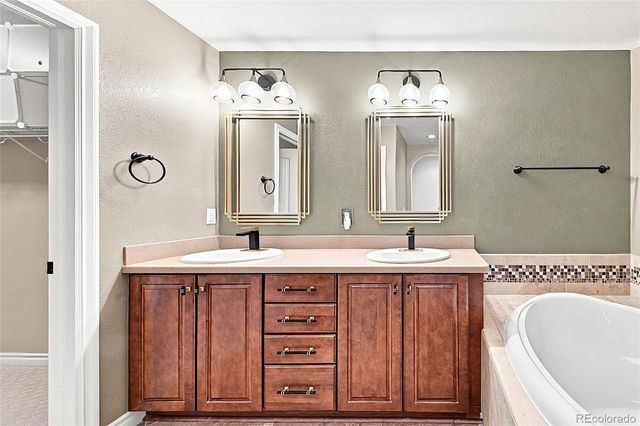 9218 Viaggio Way, Littleton, CO 80126