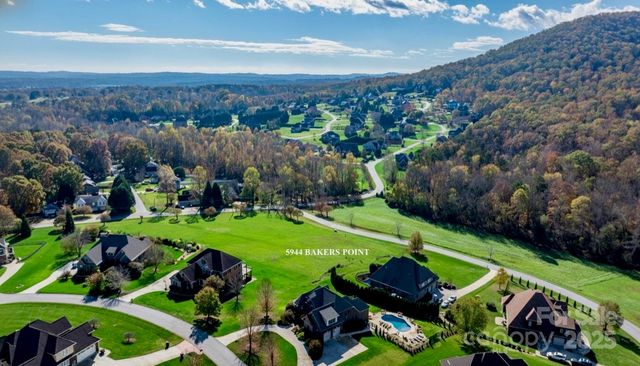 5944 Bakers Point, Hickory, NC 28602