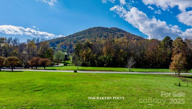 5944 Bakers Point, Hickory, NC 28602