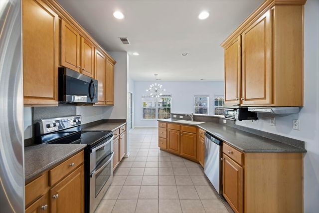 7326 Kestrel Trail, Hanahan, SC 29410