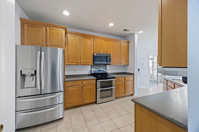 7326 Kestrel Trail, Hanahan, SC 29410