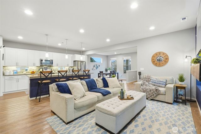 32909 Crystal Lakes Lane, Black Diamond, WA 98010