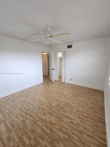 425 SE 11th Ter 403, Dania Beach, FL 33004