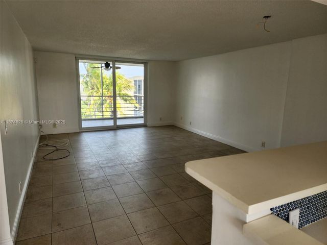 425 SE 11th Ter 403, Dania Beach, FL 33004
