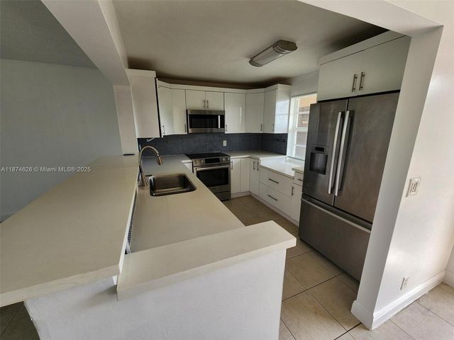 425 SE 11th Ter 403, Dania Beach, FL 33004