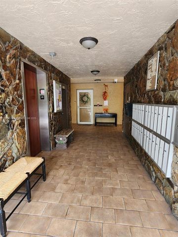 425 SE 11th Ter 403, Dania Beach, FL 33004