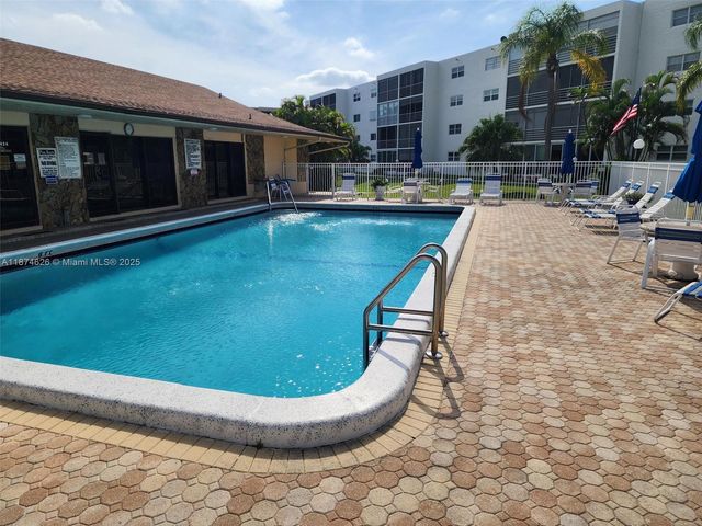 425 SE 11th Ter 403, Dania Beach, FL 33004