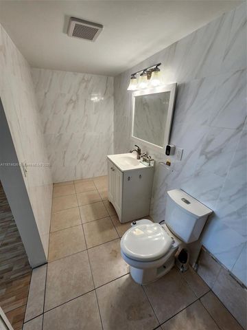 425 SE 11th Ter 403, Dania Beach, FL 33004