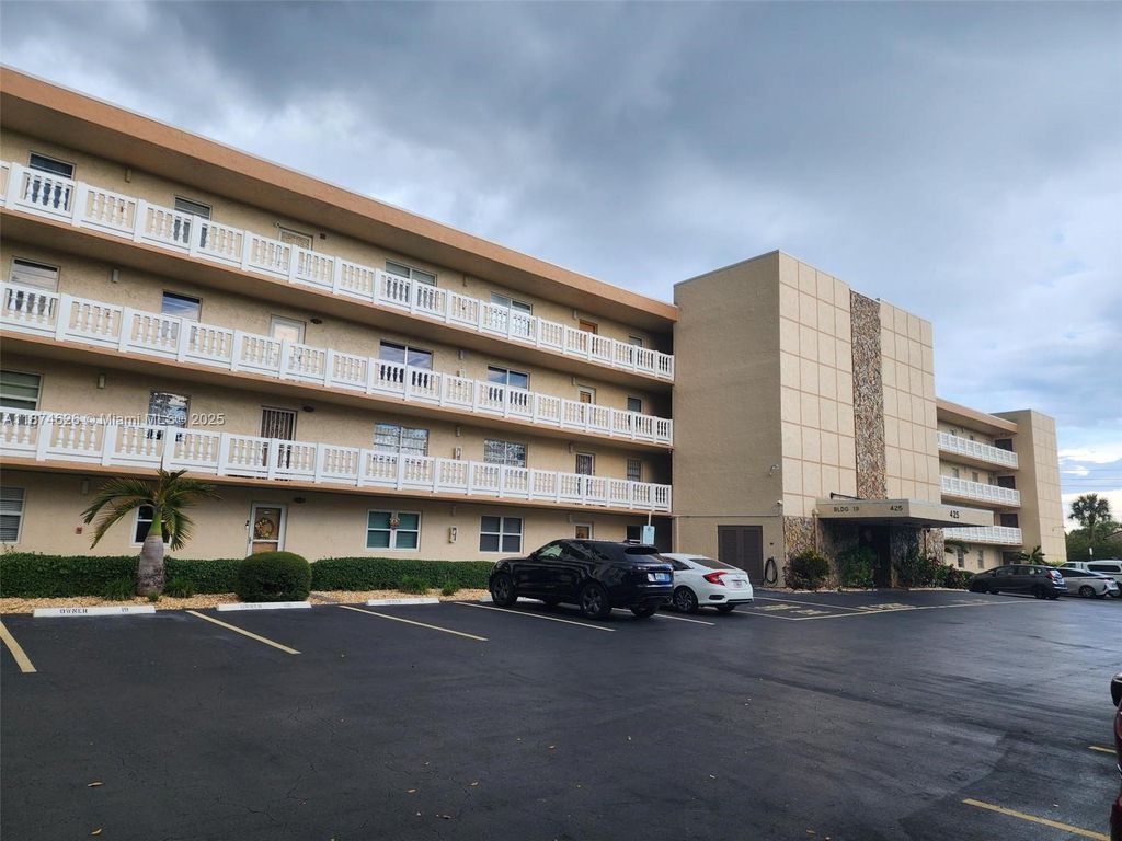 425 SE 11th Ter 403, Dania Beach, FL 33004