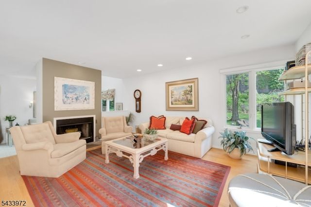 104 Clarken Dr 104, West Orange Twp., NJ 07052
