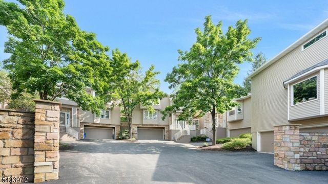 104 Clarken Dr 104, West Orange Twp., NJ 07052