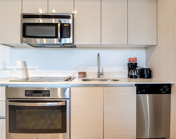 2602 E Hallandale Beach Blvd R806, Hallandale Beach, FL 33009