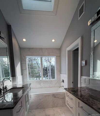 10 Skyes Neck Court, East Quogue, NY 11942