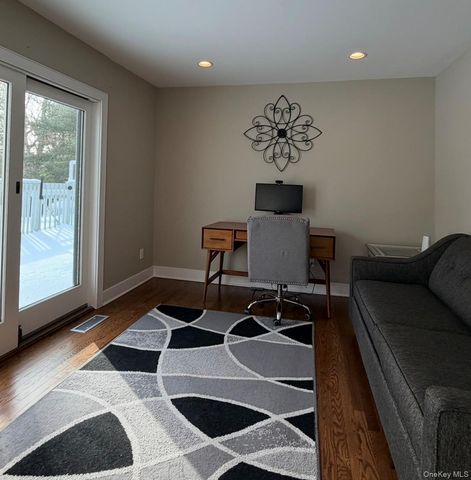 10 Skyes Neck Court, East Quogue, NY 11942