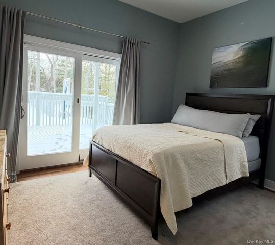 10 Skyes Neck Court, East Quogue, NY 11942