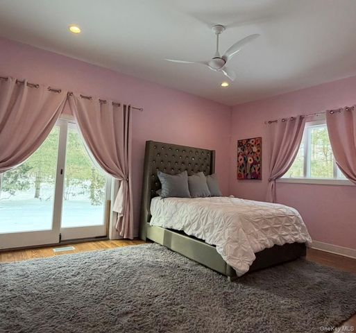 10 Skyes Neck Court, East Quogue, NY 11942