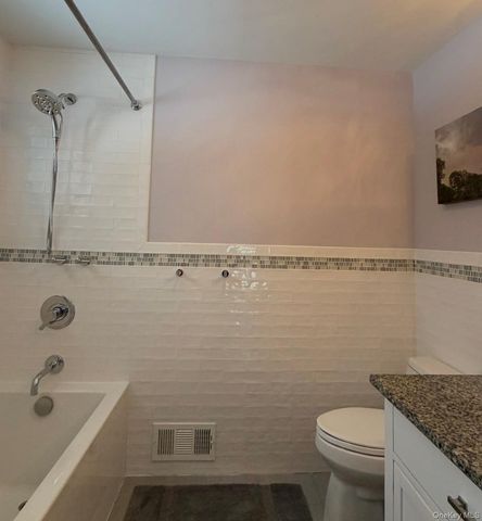 10 Skyes Neck Court, East Quogue, NY 11942