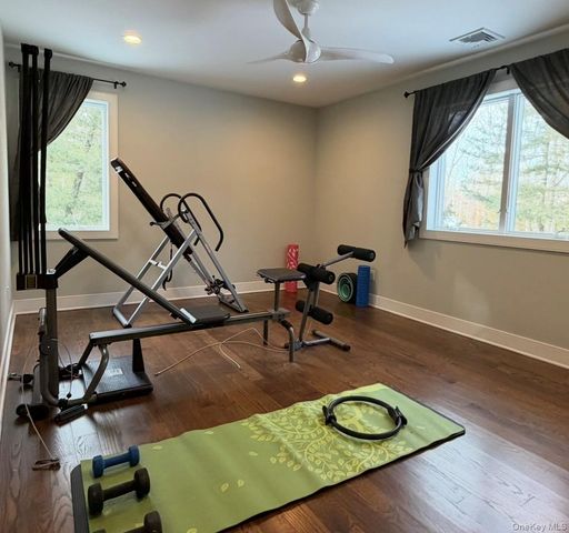 10 Skyes Neck Court, East Quogue, NY 11942