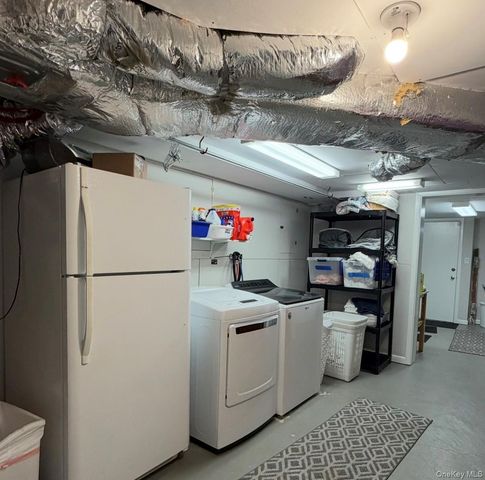 10 Skyes Neck Court, East Quogue, NY 11942