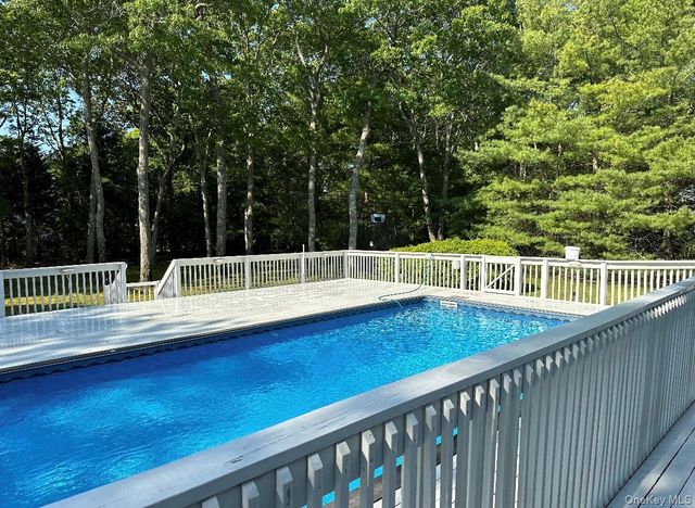 10 Skyes Neck Court, East Quogue, NY 11942