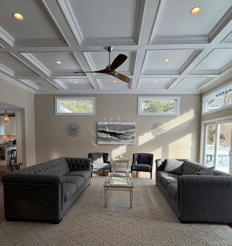 10 Skyes Neck Court, East Quogue, NY 11942