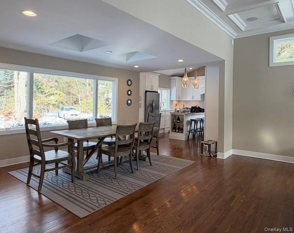 10 Skyes Neck Court, East Quogue, NY 11942