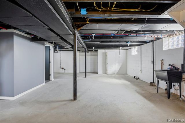 5063 Chalmers Street, Detroit, MI 48213