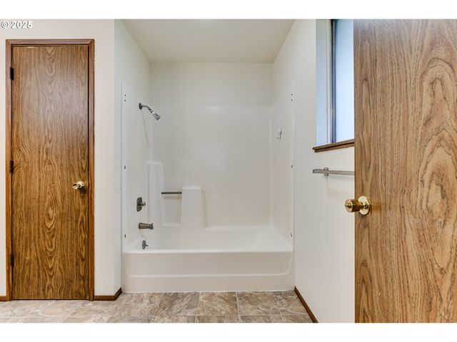 87810 NORMAN Ave, Veneta, OR 97487