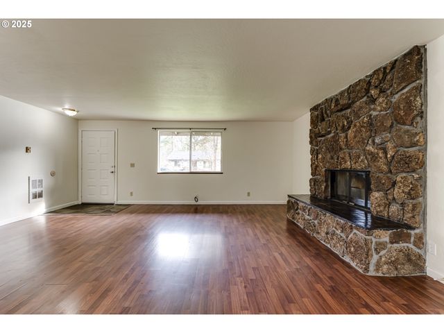 87810 NORMAN Ave, Veneta, OR 97487