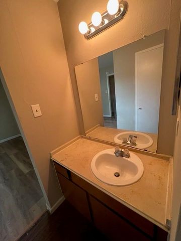 2200 Cypress Landing Drive E-1, Houston, TX 77090