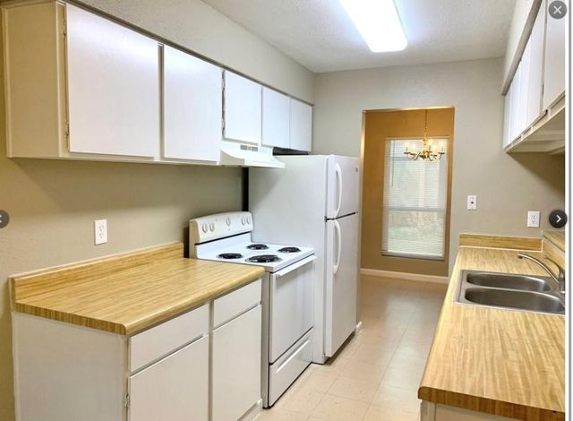 2200 Cypress Landing Drive E-1, Houston, TX 77090