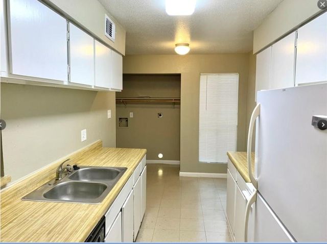 2200 Cypress Landing Drive E-1, Houston, TX 77090