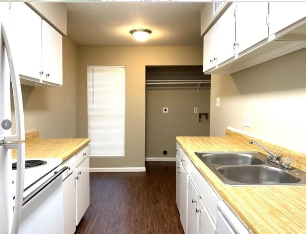 2200 Cypress Landing Drive E-1, Houston, TX 77090