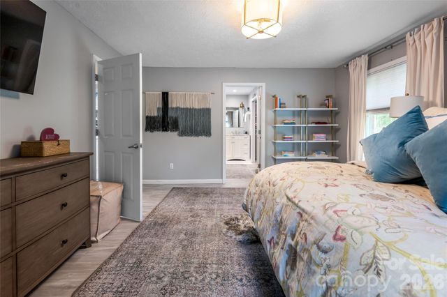 117 Brandon Road, Hendersonville, NC 28739