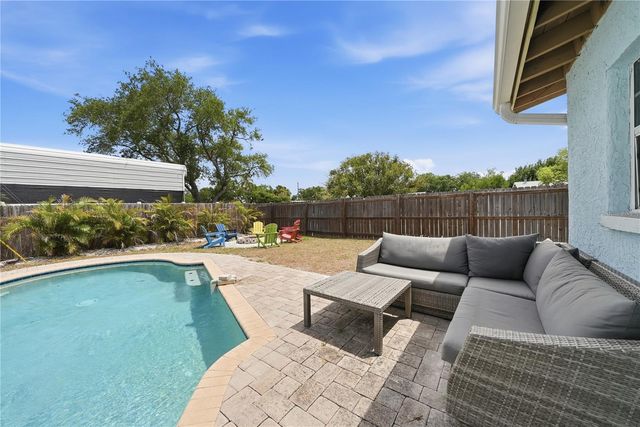 10437 52ND AVENUE N, St Petersburg, FL 33708