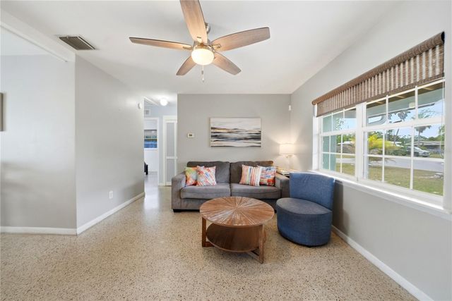 10437 52ND AVENUE N, St Petersburg, FL 33708