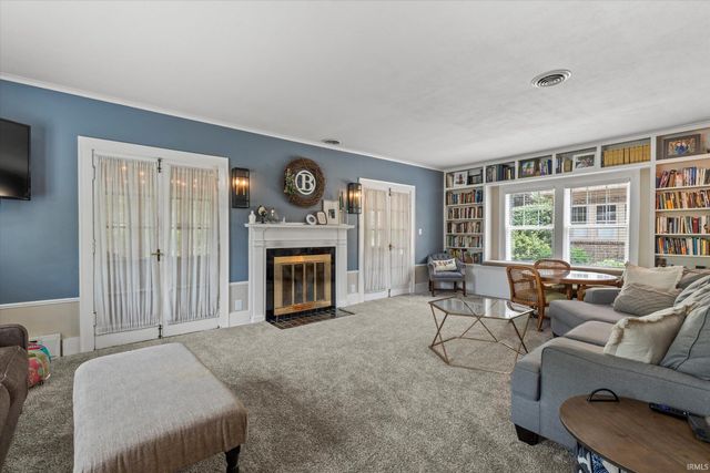 1102 E Wayne Street, South Bend, IN 46615